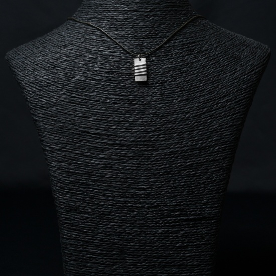 petit pendentif rectangulaire rayé